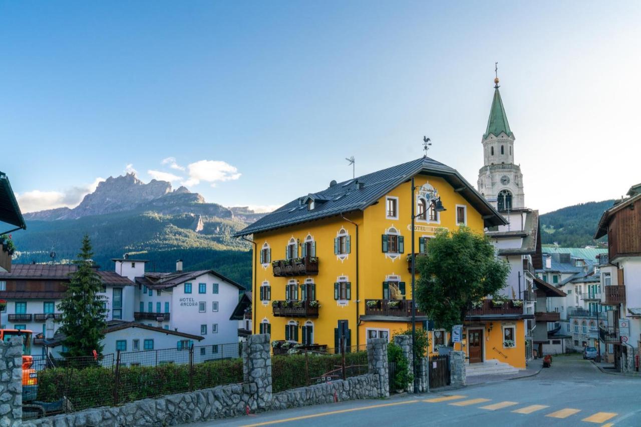 Ambra Cortina Luxury&Fashion Hotel Cortina d'Ampezzo Exterior photo