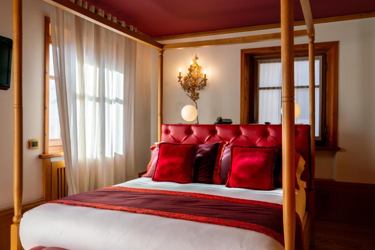 Ambra Cortina Luxury&Fashion Hotel Cortina d'Ampezzo Exterior photo
