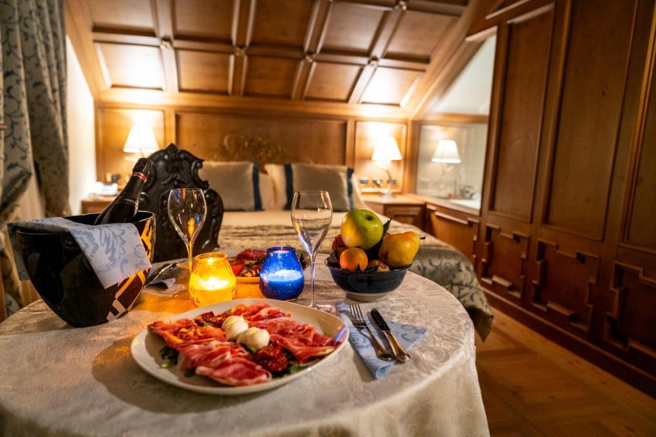 Ambra Cortina Luxury&Fashion Hotel Cortina d'Ampezzo Exterior photo