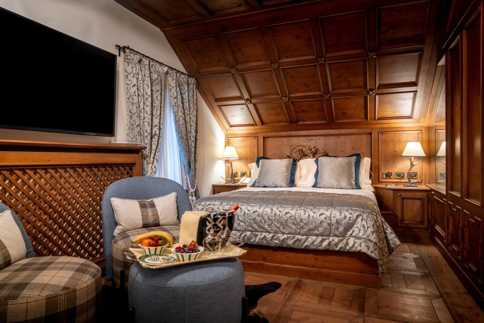Ambra Cortina Luxury&Fashion Hotel Cortina d'Ampezzo Exterior photo